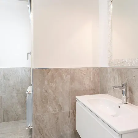 Garibaldi Apartment